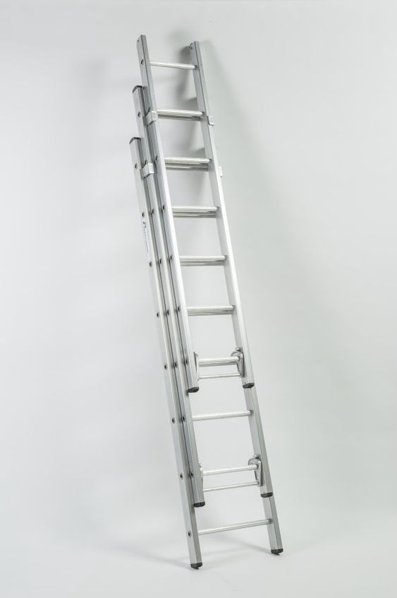 LADDER WITH AN EXTENSION